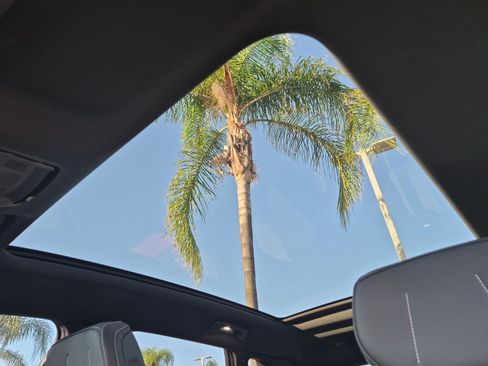 Used 2024 Cadillac Lyriq Tech RWD image 27