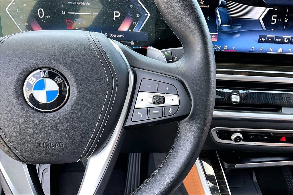 Used 2025 BMW X5 xDrive40i AWD/4WD image 11