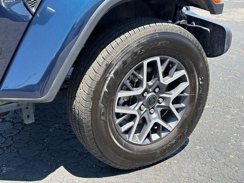 Used 2025 Jeep Wrangler Unlimited Sahara AWD/4WD image 9