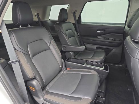 Used 2023 Nissan Pathfinder SL w/ SL Premium Package AWD/4WD image 40