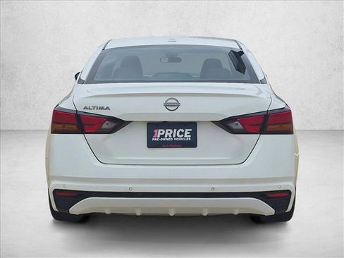 Used 2025 Nissan Altima 2.5 SV FWD image 6