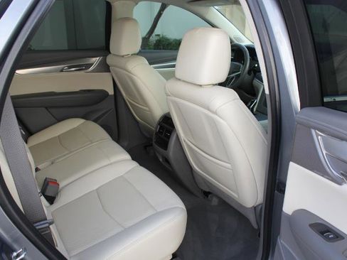 Used 2020 Cadillac XT5 Premium Luxury image 15