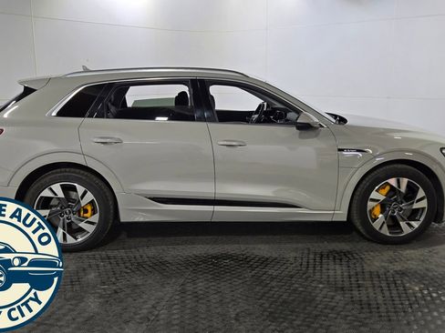 Used 2022 Audi e-tron Premium AWD/4WD image 8