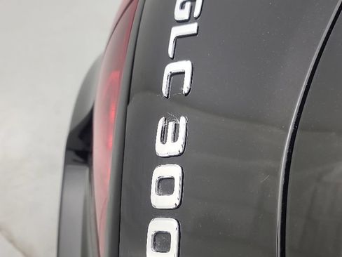 Used 2022 Mercedes-Benz GLC 300 4MATIC image 11