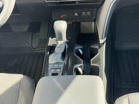 New 2026 Toyota Camry Hybrid FWD image 10