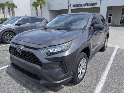 Used 2022 Toyota RAV4 LE FWD image 2