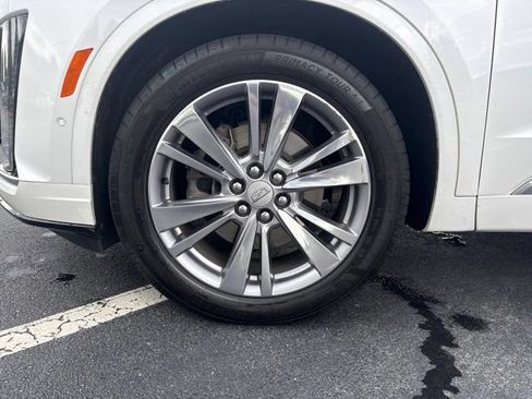 Used 2024 Cadillac XT6 Premium Luxury w/ Platinum Package FWD image 9