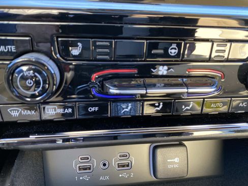 Used 2022 Jeep Grand Cherokee Limited image 18