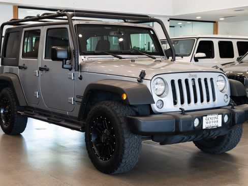 Used 2017 Jeep Wrangler Unlimited Sport w/ Quick Order Package 24S AWD/4WD image 3