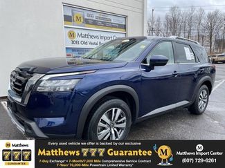 Used 2025 Nissan Pathfinder SL video 1
