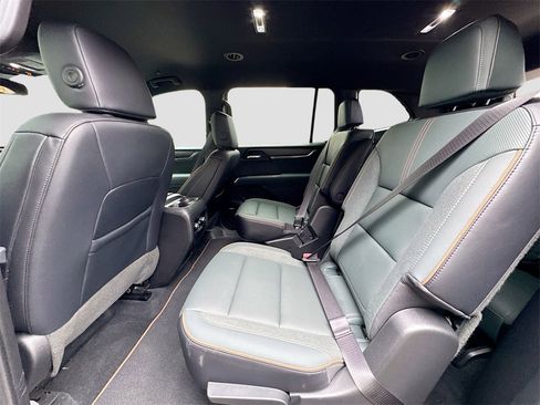 Used 2024 GMC Acadia AT4 w/ Luxury Package image 24