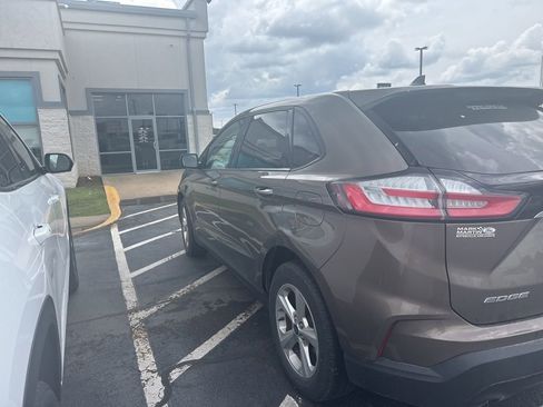 Used 2019 Ford Edge SE FWD image 5