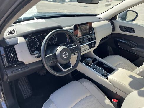 Used 2024 Nissan Pathfinder SV w/ Black Appearance Package AWD/4WD image 11