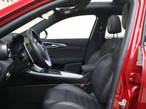 Used 2024 Alfa Romeo Tonale Veloce image 13