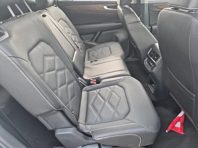 Used 2025 Volkswagen Atlas SE FWD image 30
