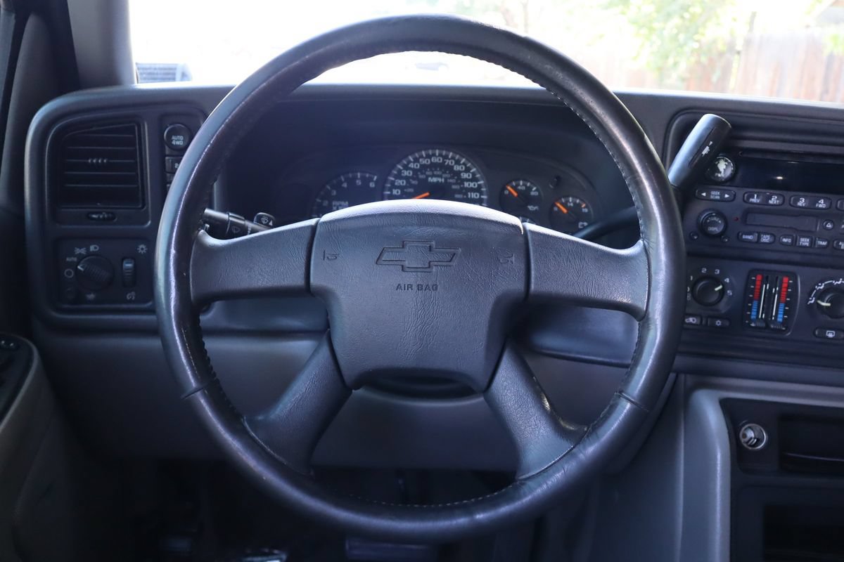 Used 2004 Chevrolet Suburban LS w/ Preferred Equipment Group AWD/4WD image 18
