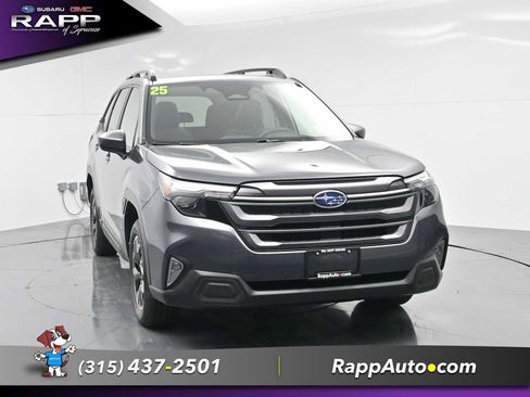 Used 2025 Subaru Forester Premium AWD/4WD image 2