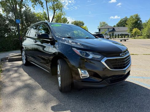 Used 2019 Chevrolet Equinox LT FWD image 3