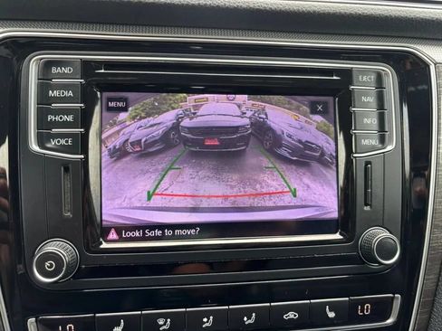 Used 2017 Volkswagen Passat 1.8T SE FWD image 24