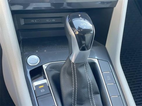 Used 2022 Volkswagen Tiguan SE image 15