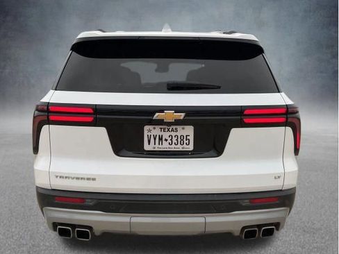 Used 2024 Chevrolet Traverse LT FWD image 8