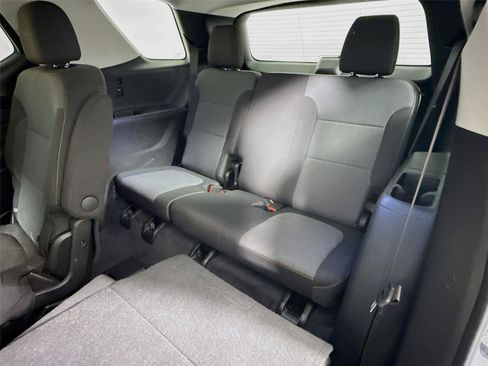 Used 2021 Chevrolet Traverse LT FWD image 3
