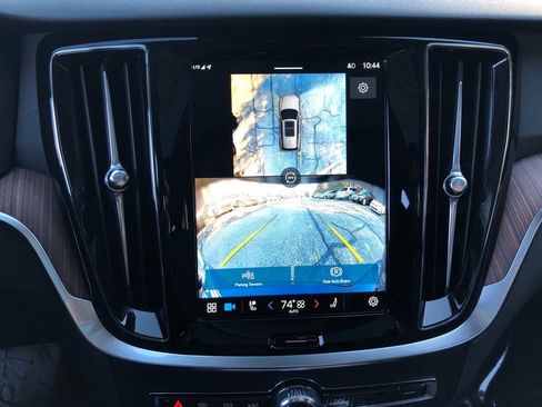 Used 2025 Volvo V60 B5 Cross Country Plus image 24