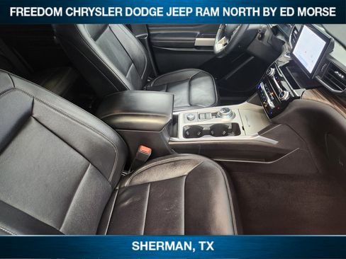 Used 2024 Ford Explorer Limited AWD/4WD image 9