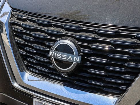 Used 2023 Nissan Rogue SV FWD image 3