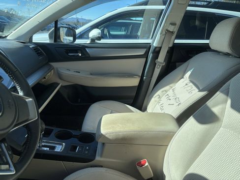 Used 2019 Subaru Outback 2.5i Premium image 7