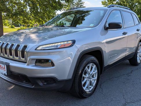Used 2016 Jeep Cherokee Sport w/ Cold Weather Group AWD/4WD image 4