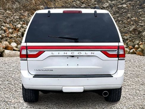 Used 2017 Lincoln Navigator Reserve image 4
