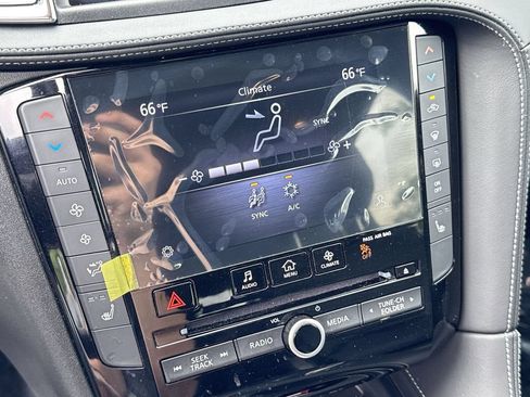 Certified 2025 INFINITI QX50 Luxe w/ Accent Package AWD/4WD image 17