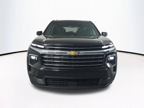 Used 2026 Chevrolet Traverse LT FWD image 3