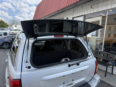 Used 2004 Jeep Grand Cherokee Limited w/ Cold Weather Group image 25