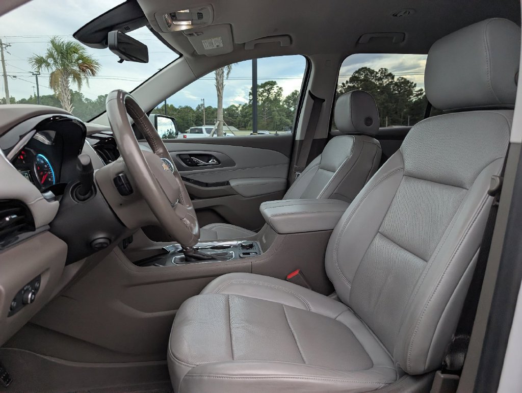Used 2019 Chevrolet Traverse Premier w/ Driver Confidence II Package FWD image 13