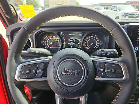 Used 2024 Jeep Wrangler Sahara image 15