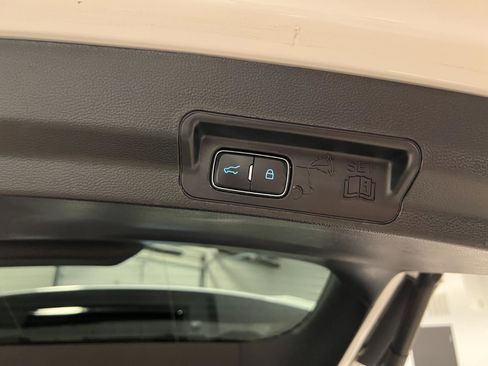 Used 2020 Ford Explorer XLT w/ Equipment Group 202A image 34