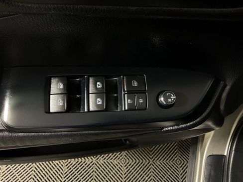 Used 2016 Toyota Highlander XLE image 17