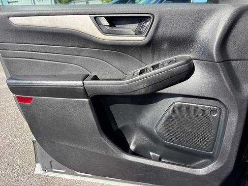 Used 2022 Ford Escape SE FWD image 6