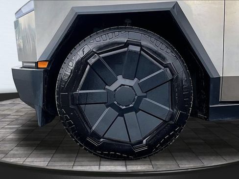 Used 2024 Tesla Cybertruck AWD Crew Cab image 8