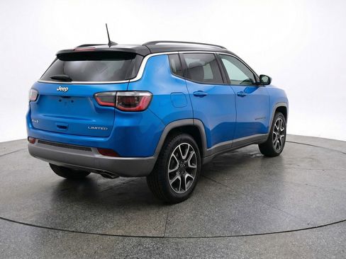 Used 2025 Jeep Compass Trailhawk AWD/4WD image 9