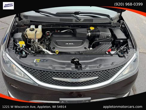 Used 2018 Chrysler Pacifica Touring-L Plus FWD image 46