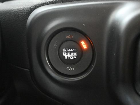 Used 2022 Jeep Wrangler Unlimited Sahara w/ Dual Top Group AWD/4WD image 32