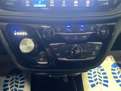 New 2026 Chrysler Pacifica Select FWD image 25