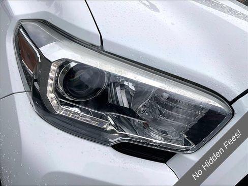 Used 2017 Toyota Tacoma TRD Sport w/ Premium & Technology Package AWD/4WD image 27