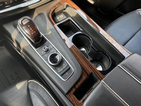 Used 2021 Cadillac Escalade Premium Luxury image 39