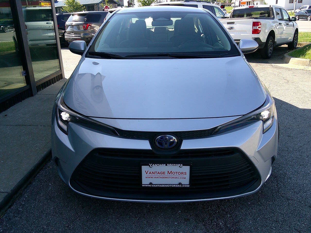 Used 2024 Toyota Corolla LE AWD/4WD image 3