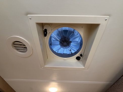 Used 2021 Ford F550 4x4 Regular Cab Super Duty w/ XLT Value Package image 76