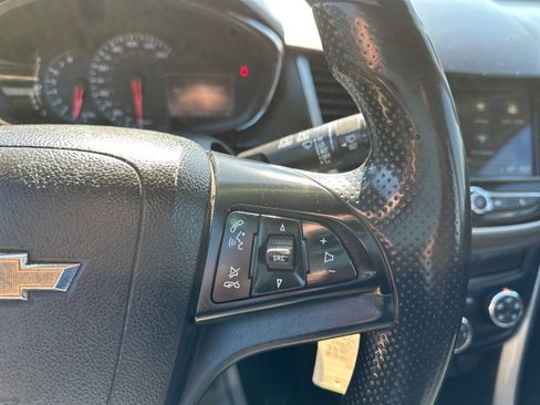 Used 2018 Chevrolet Trax LS AWD/4WD image 21